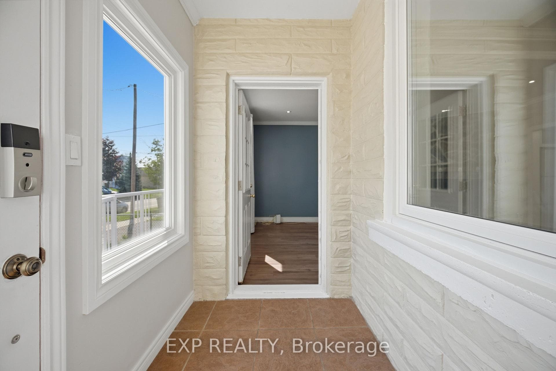 1052 Alexandra Avenue photo 3