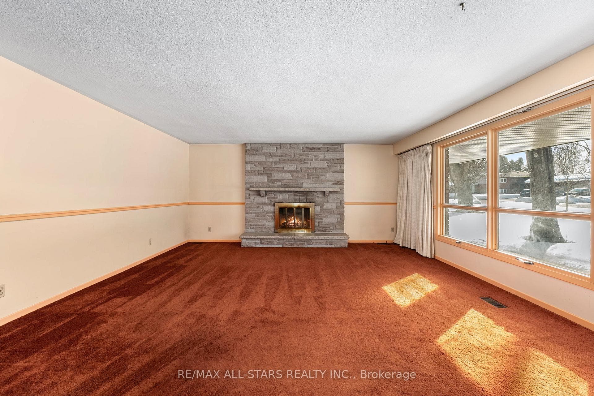 58 Farr Avenue photo 4