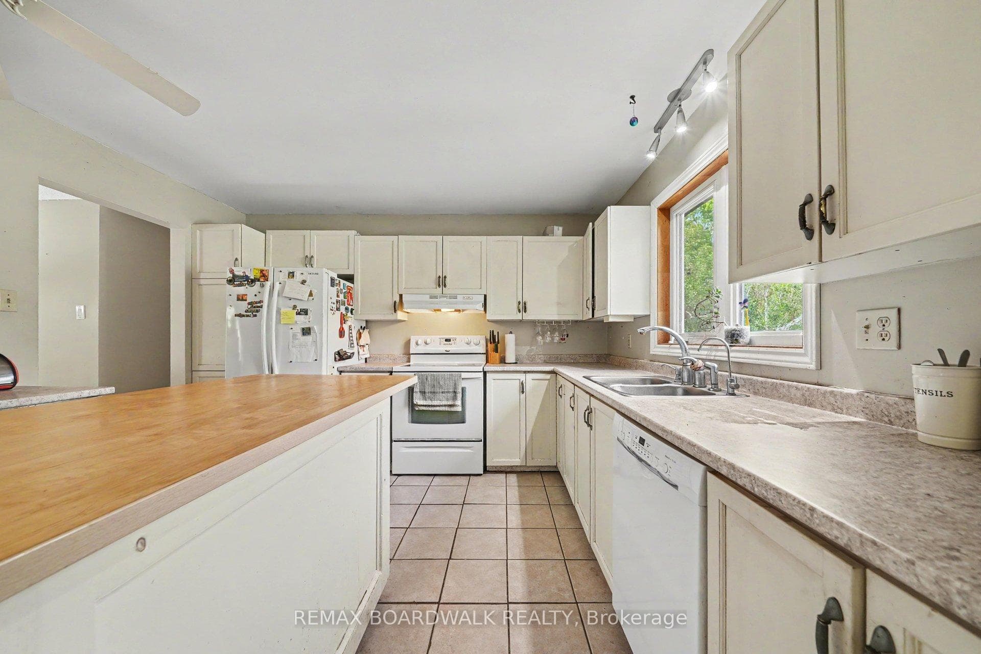 3399 Regburn Drive photo 11