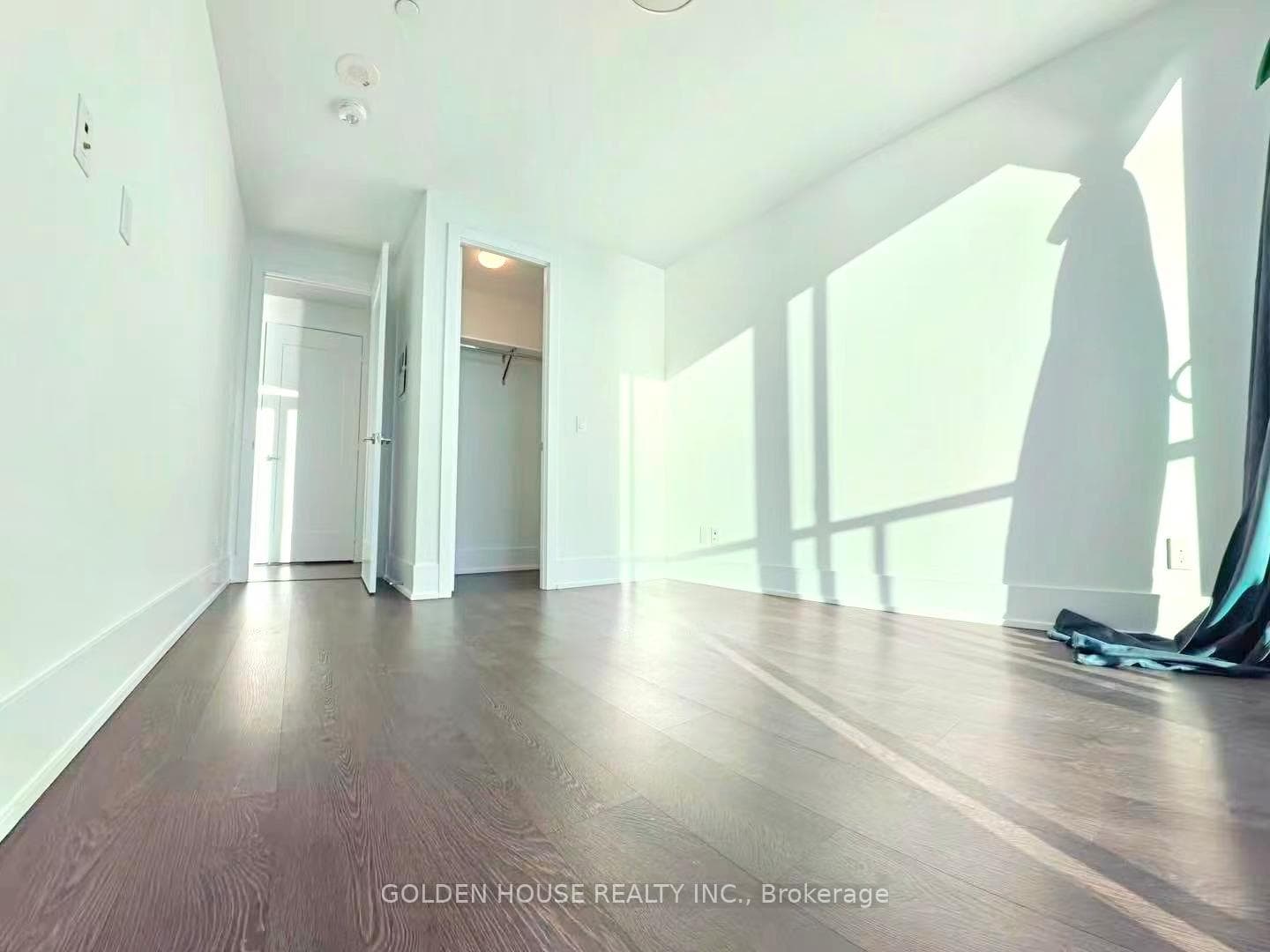 1 Edgewater Drive Unit 415 photo 22