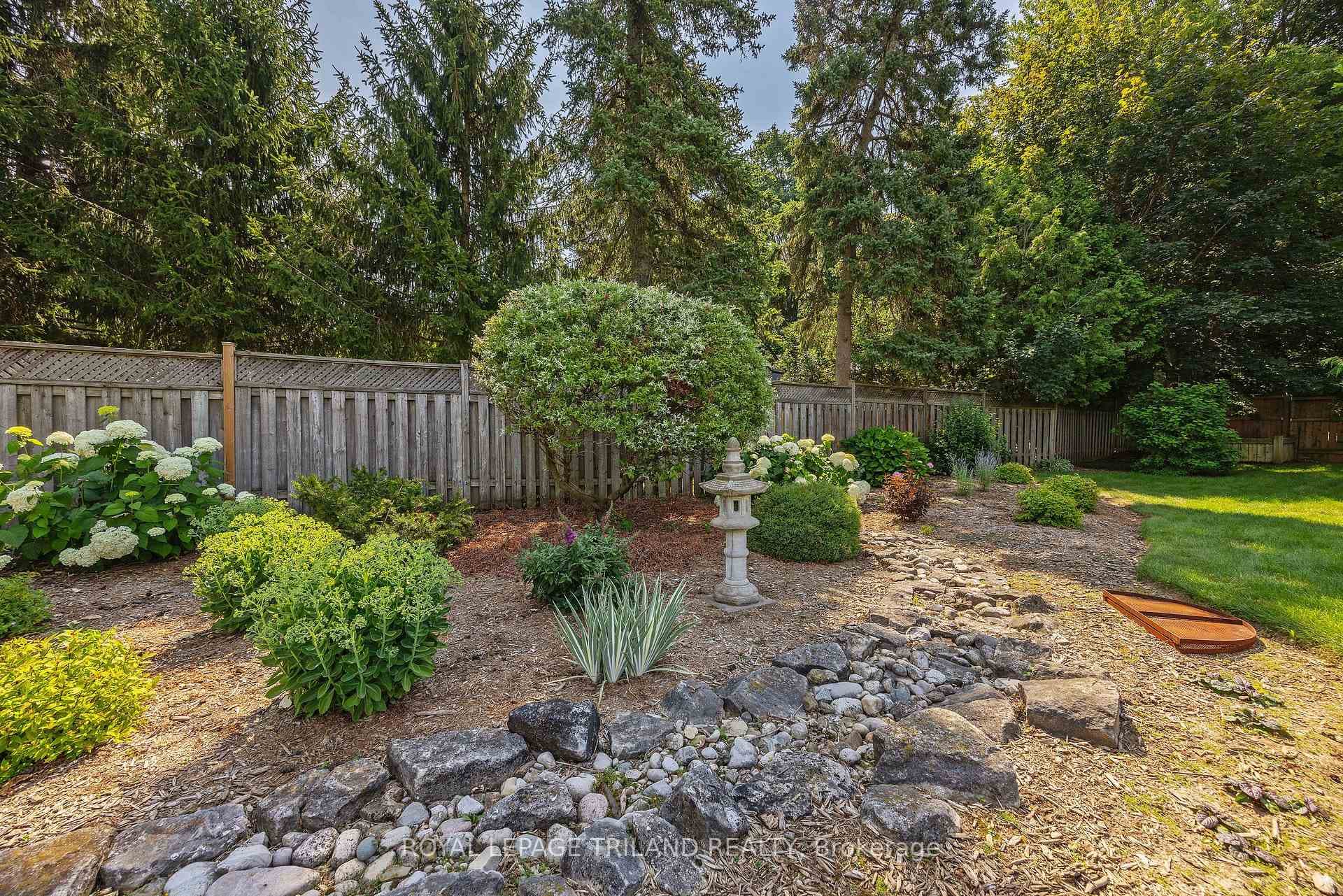 15 Augusta Crescent photo 43