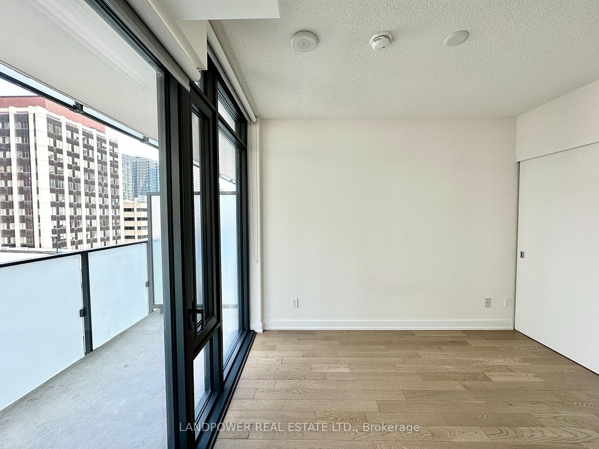 25 Richmond Street Unit 813 photo 8