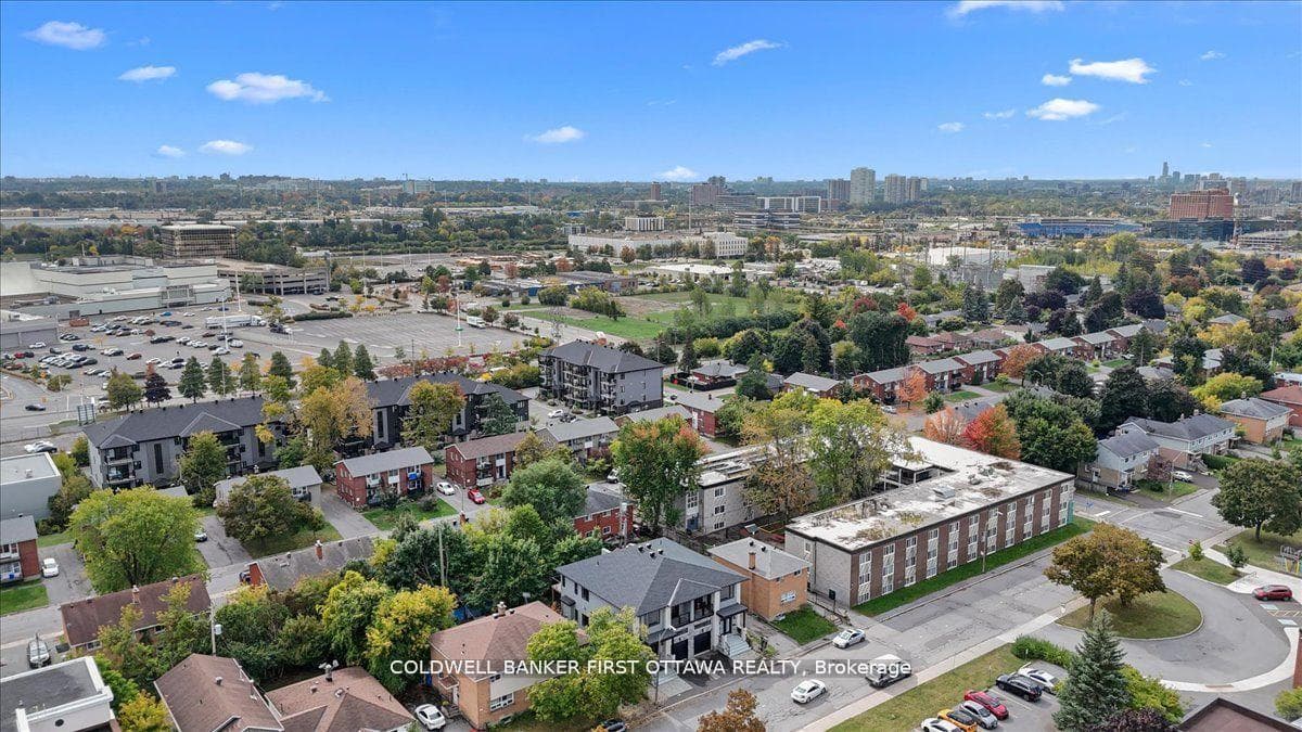 562 QUEEN MARY Street photo 44