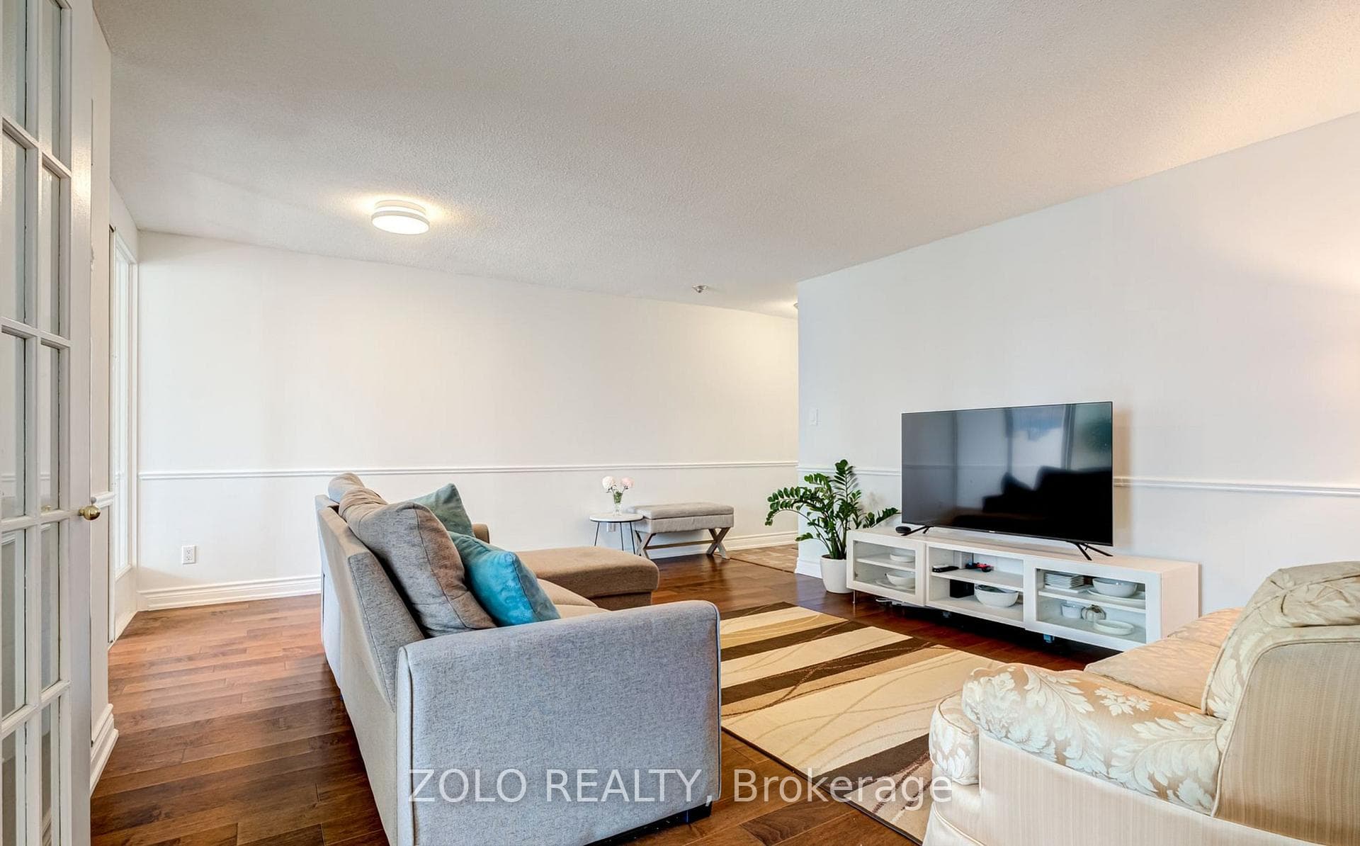 633 Bay Street Unit 2507 photo 4