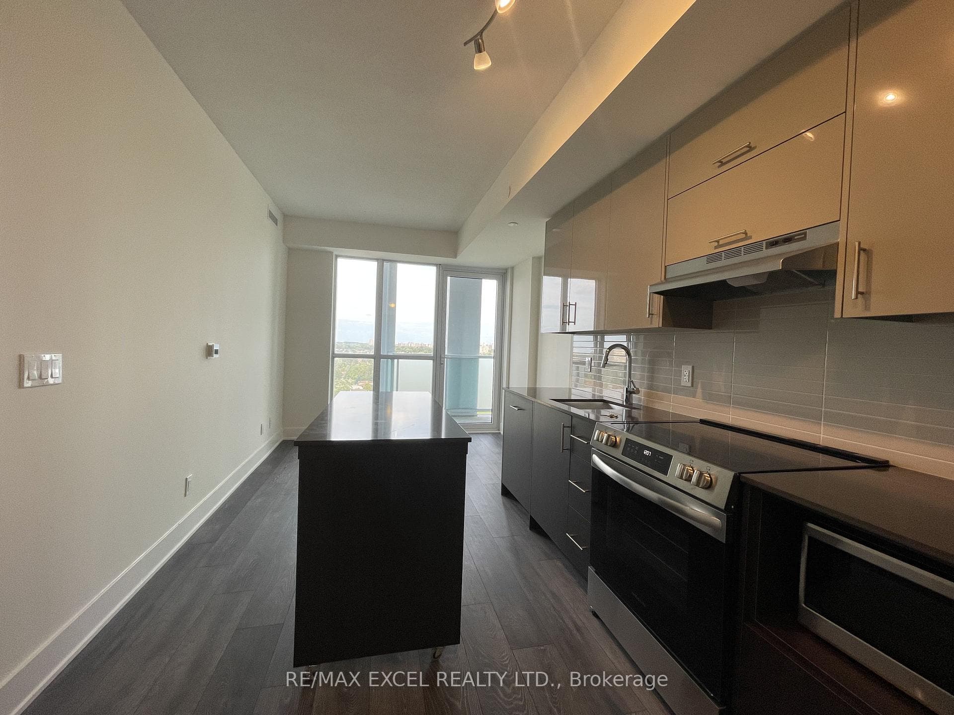 188 Fairview Mall Drive Unit 1808 photo 1