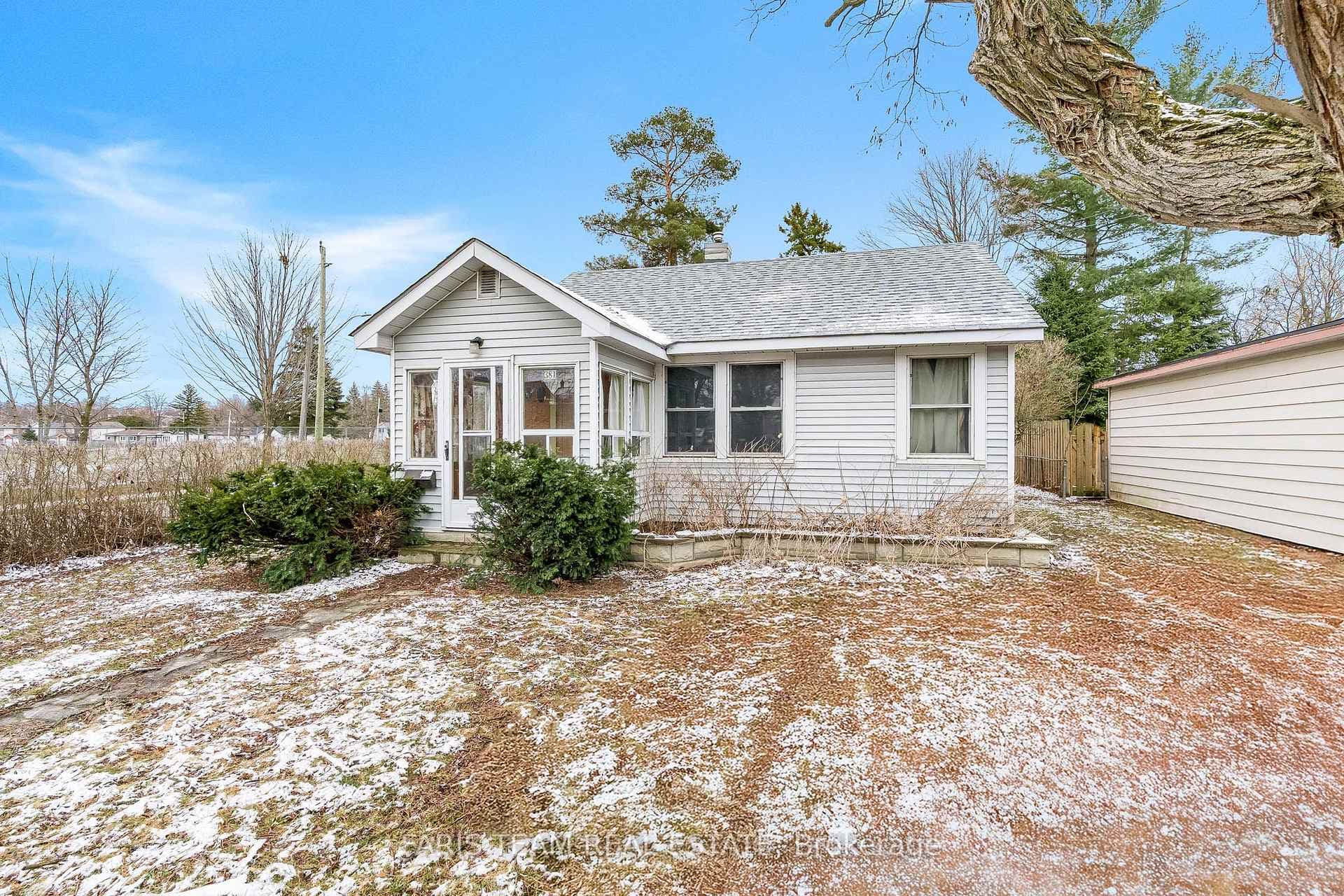 381 Hannah Street photo 2