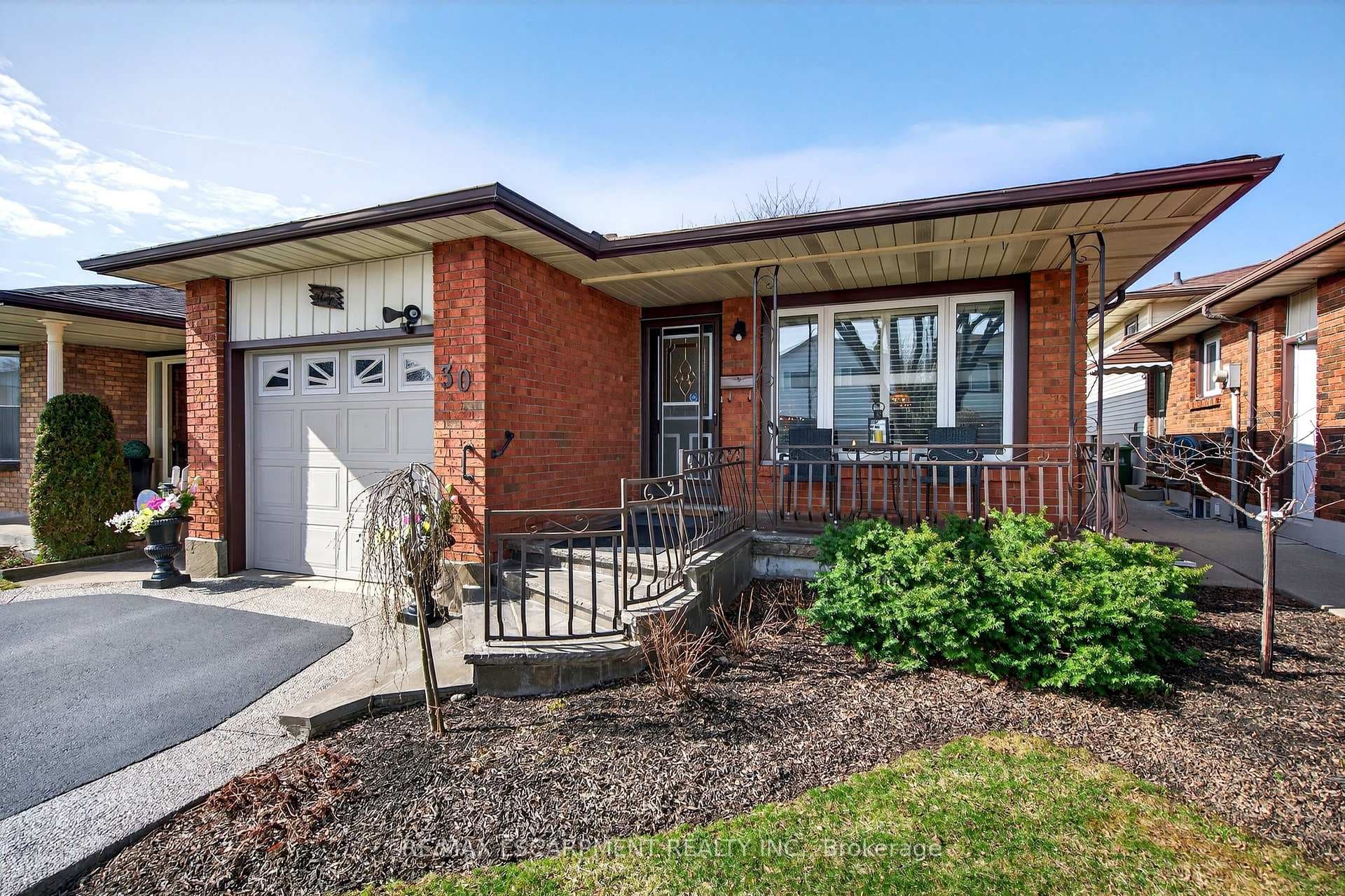 30 Basin Crescent photo 2