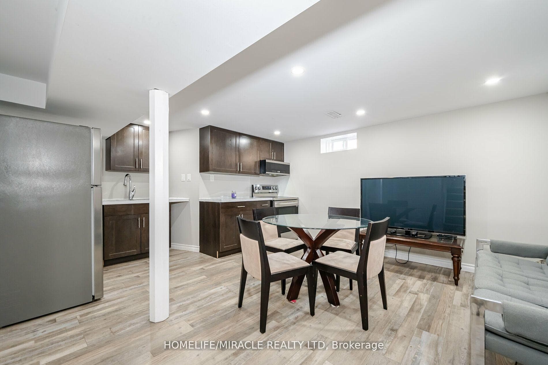 2 Lady Bower Crescent photo 29