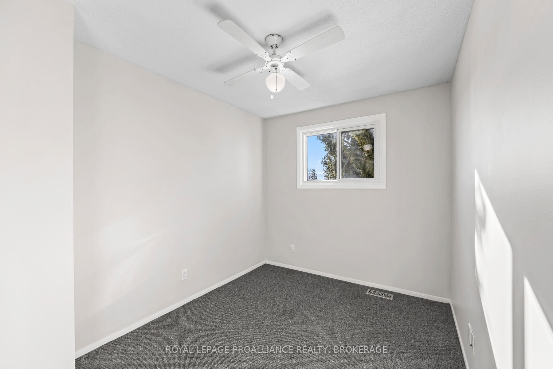 823 Datzell Lane photo 21