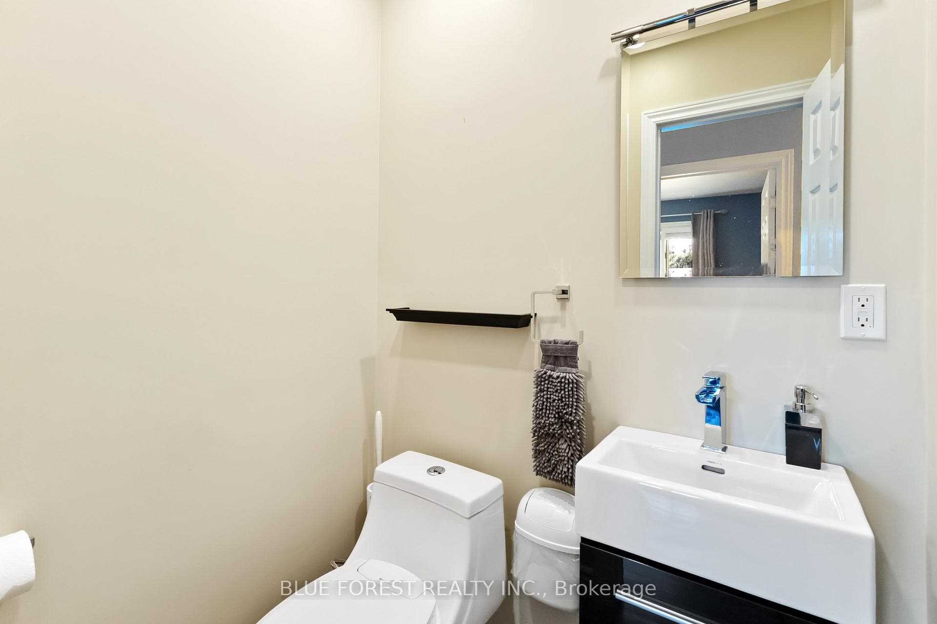 726 St Stephens Drive photo 14