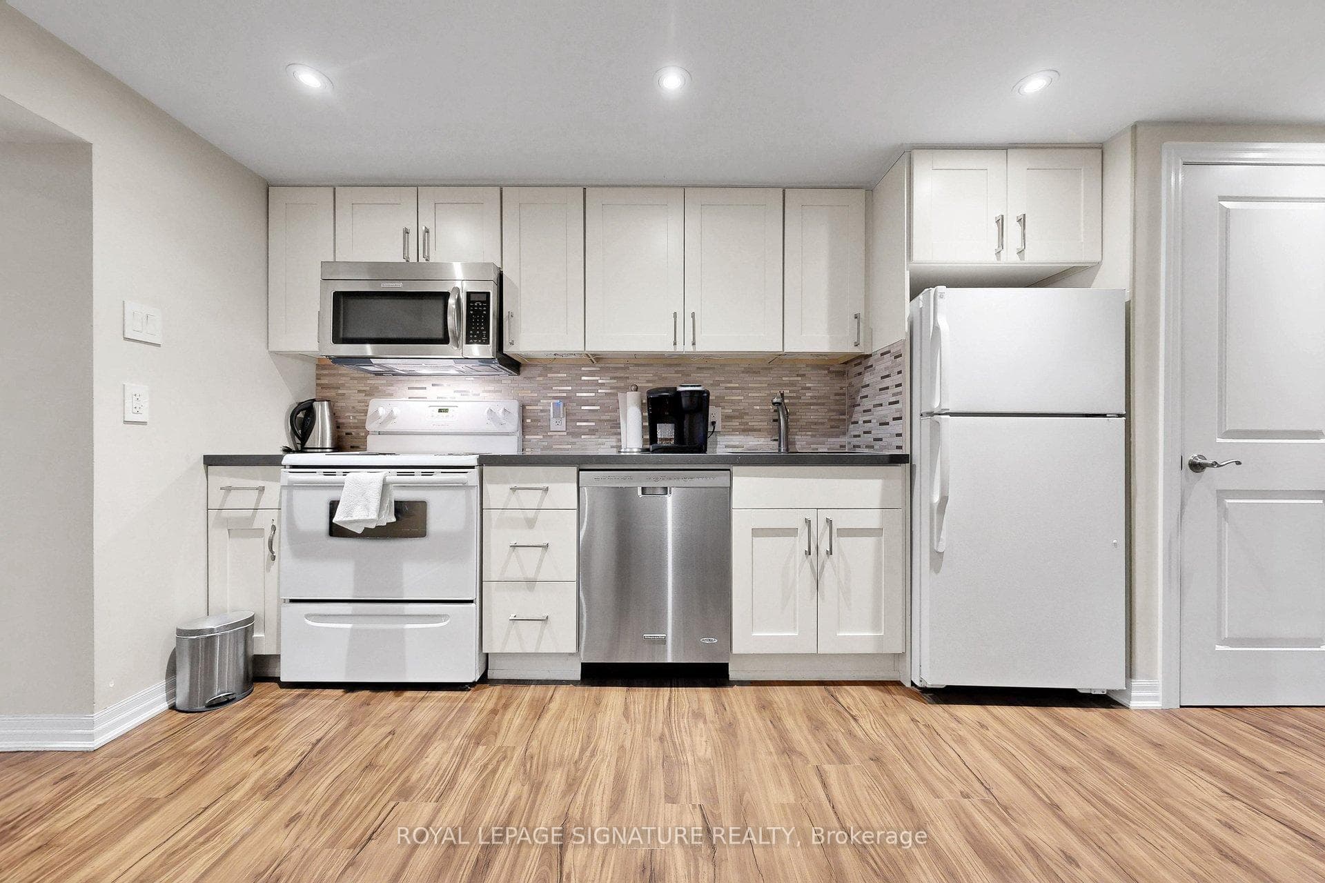 16 Renault Crescent photo 31