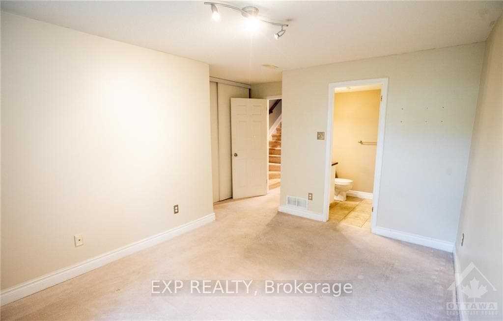348 CROWNRIDGE Drive photo 12