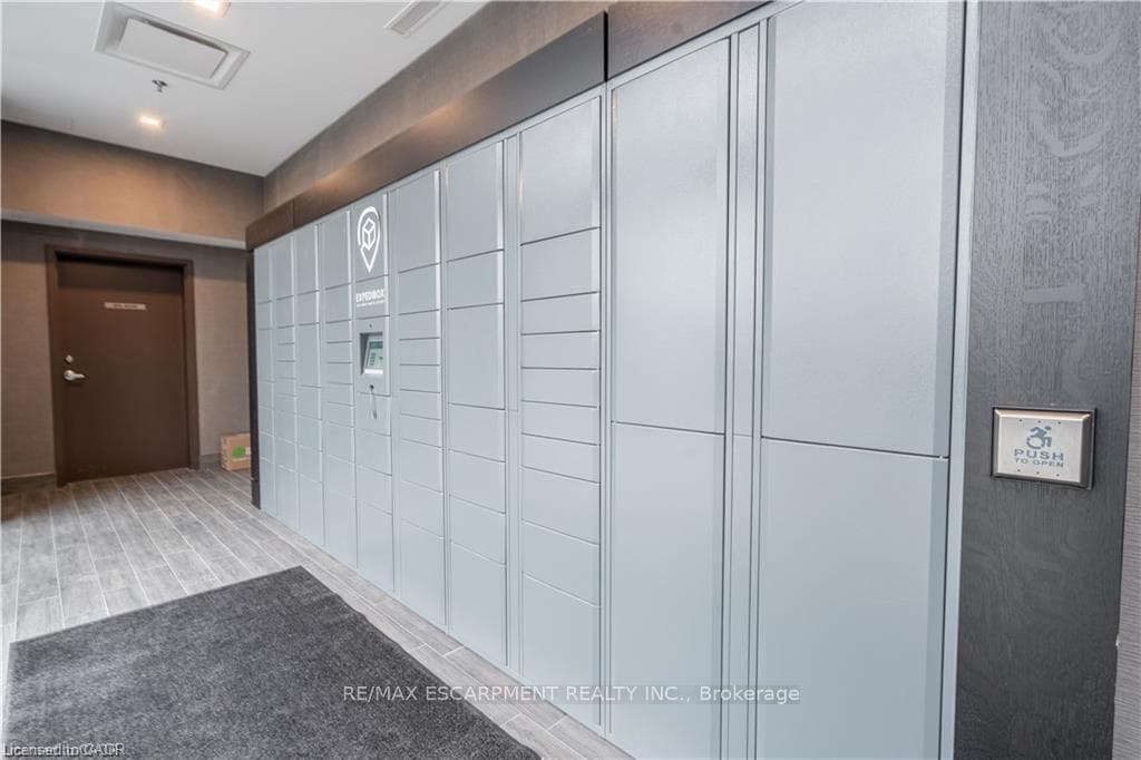 450 Dundas Street Unit 419 photo 17