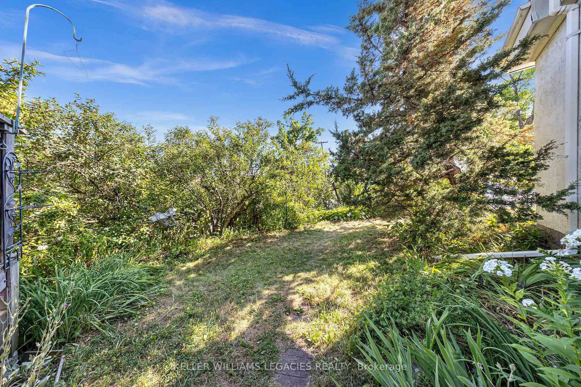 688 Aylmer Street photo 36