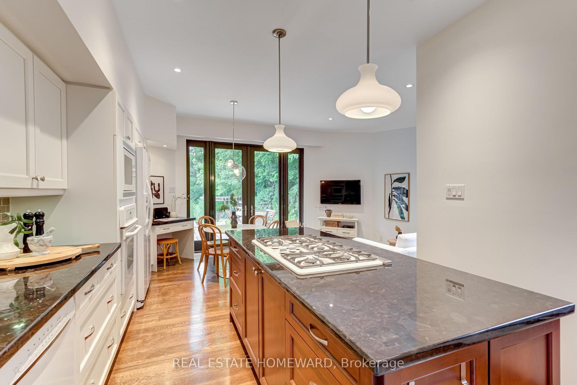 334 Keewatin Avenue photo 12