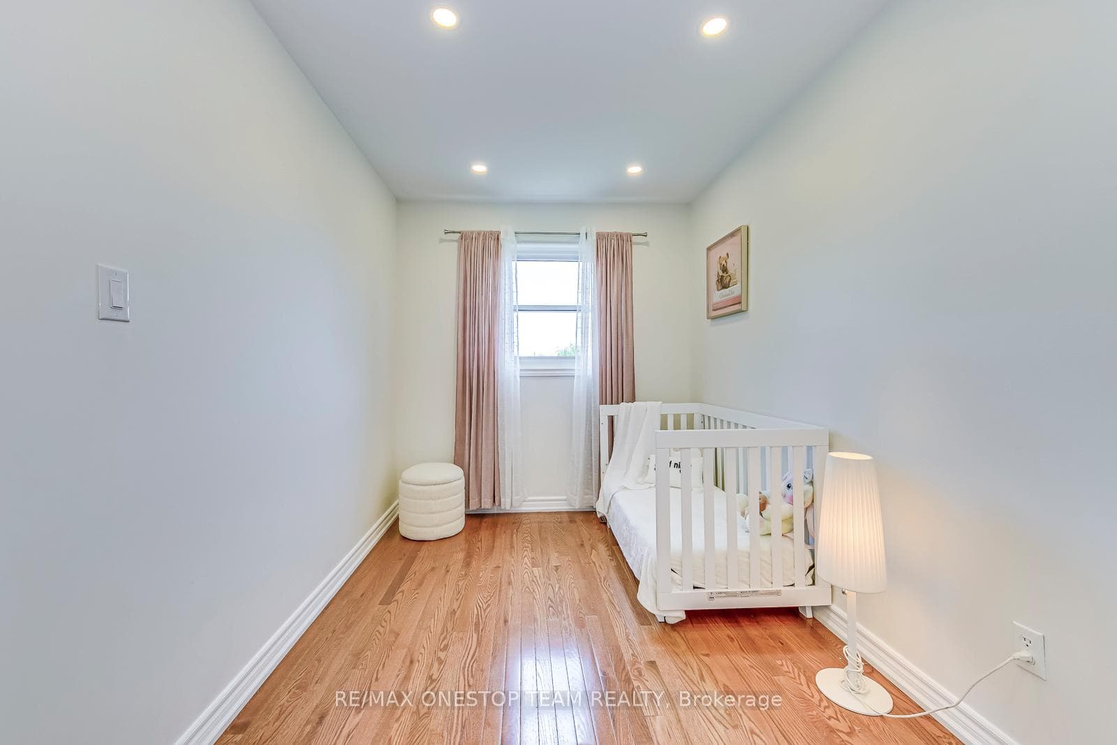 1068 Queens Avenue photo 21