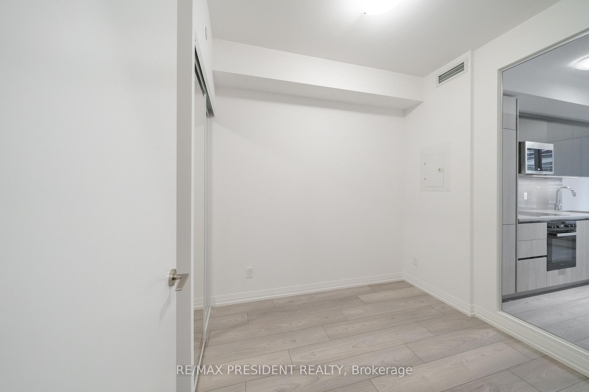 400 King Street Unit 511 photo 17