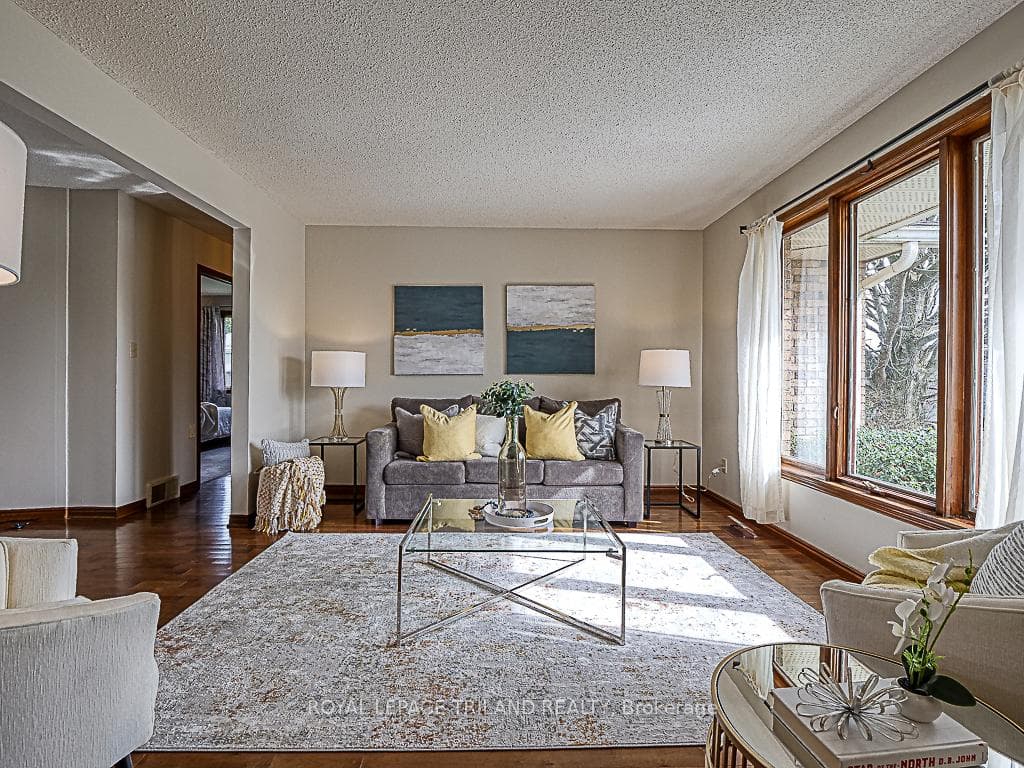 421 Wellington Street photo 7