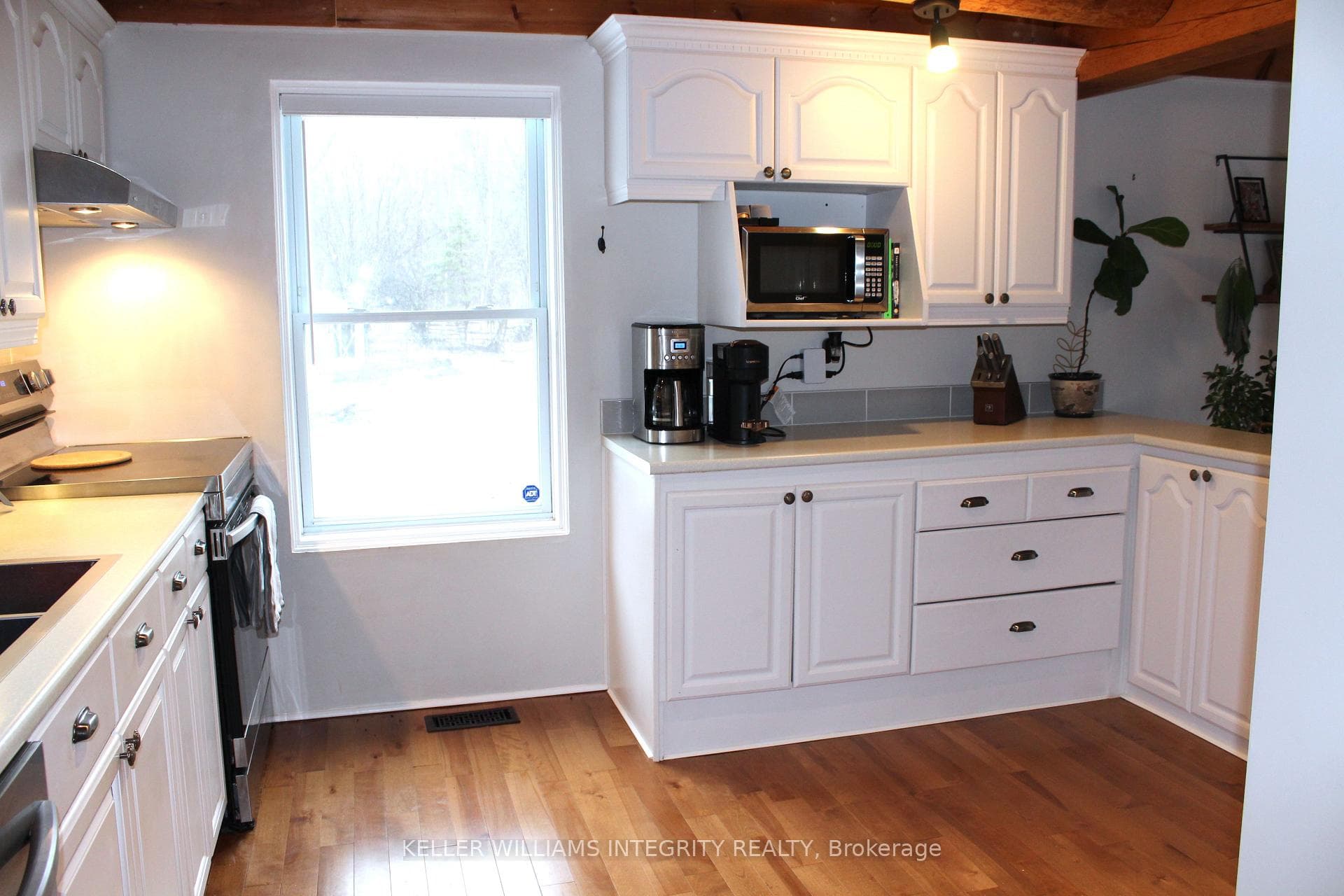1048 Upper Perth Road photo 4
