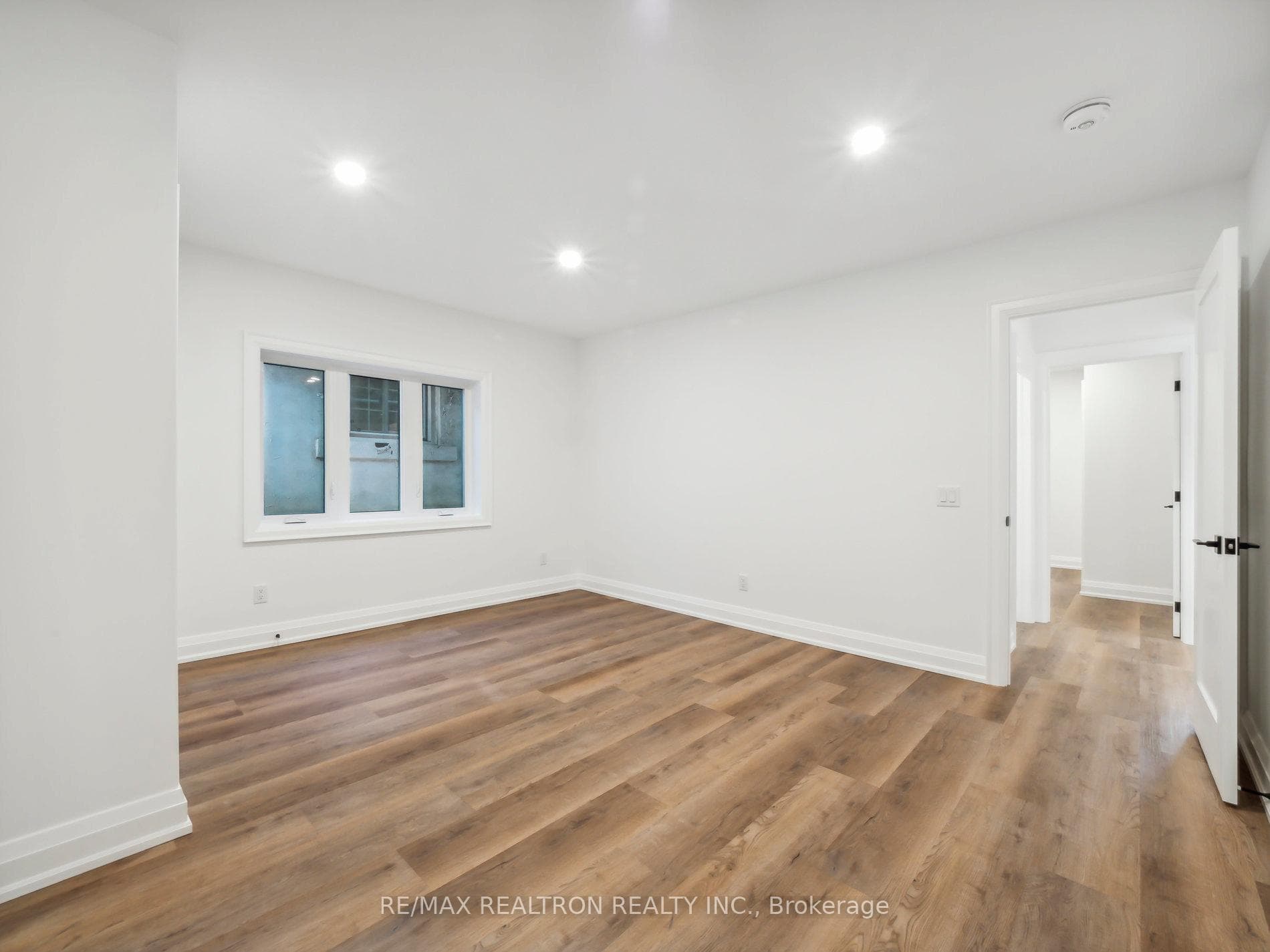 887 Avenue Road Unit 2nd Fl photo 13