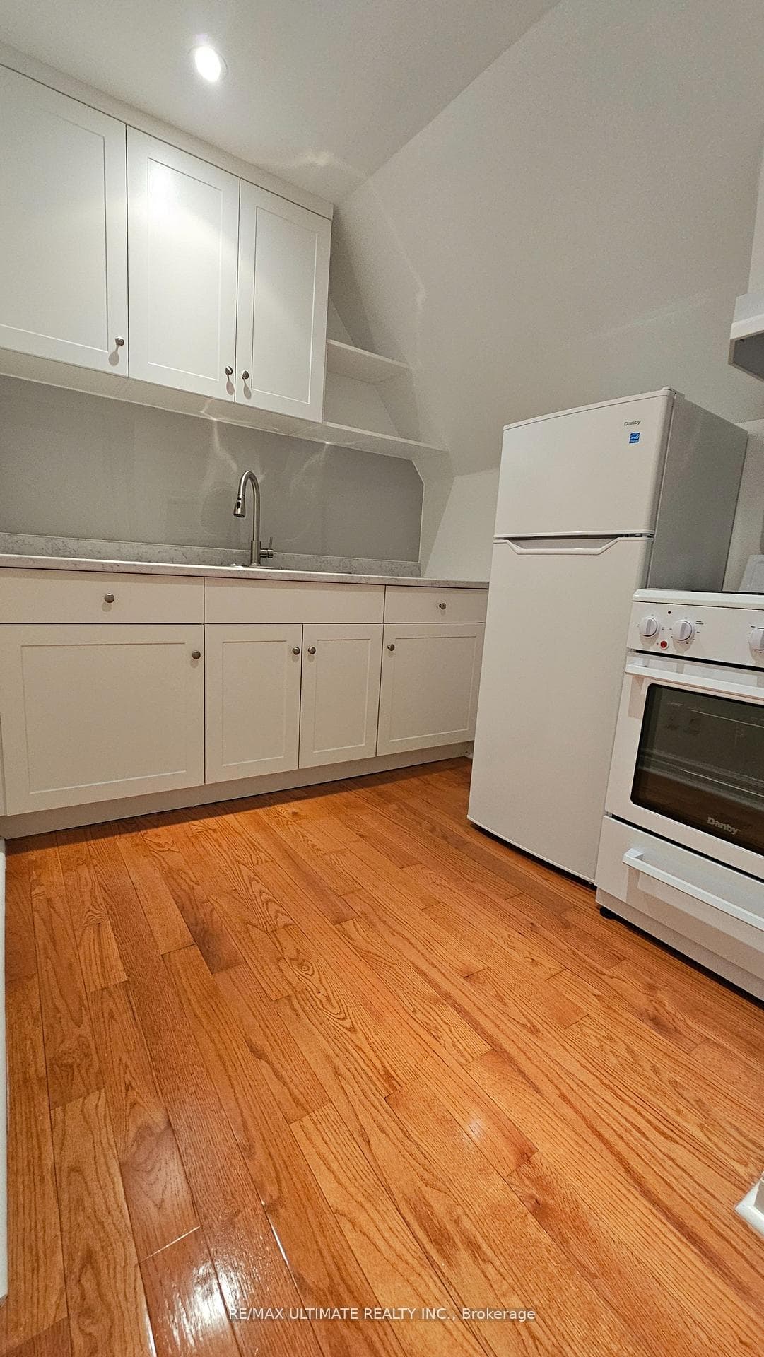 389 Westmoreland Avenue Unit 2nd Floor photo 5