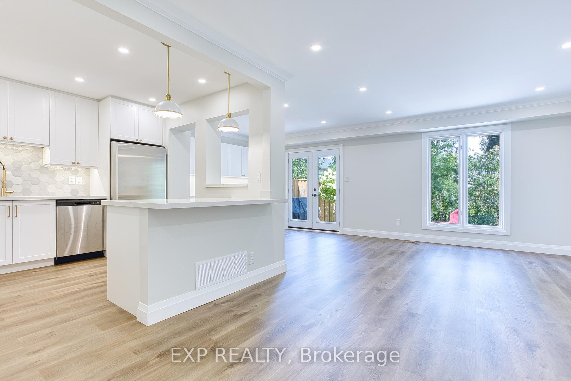 15 Glaceport Avenue photo 7