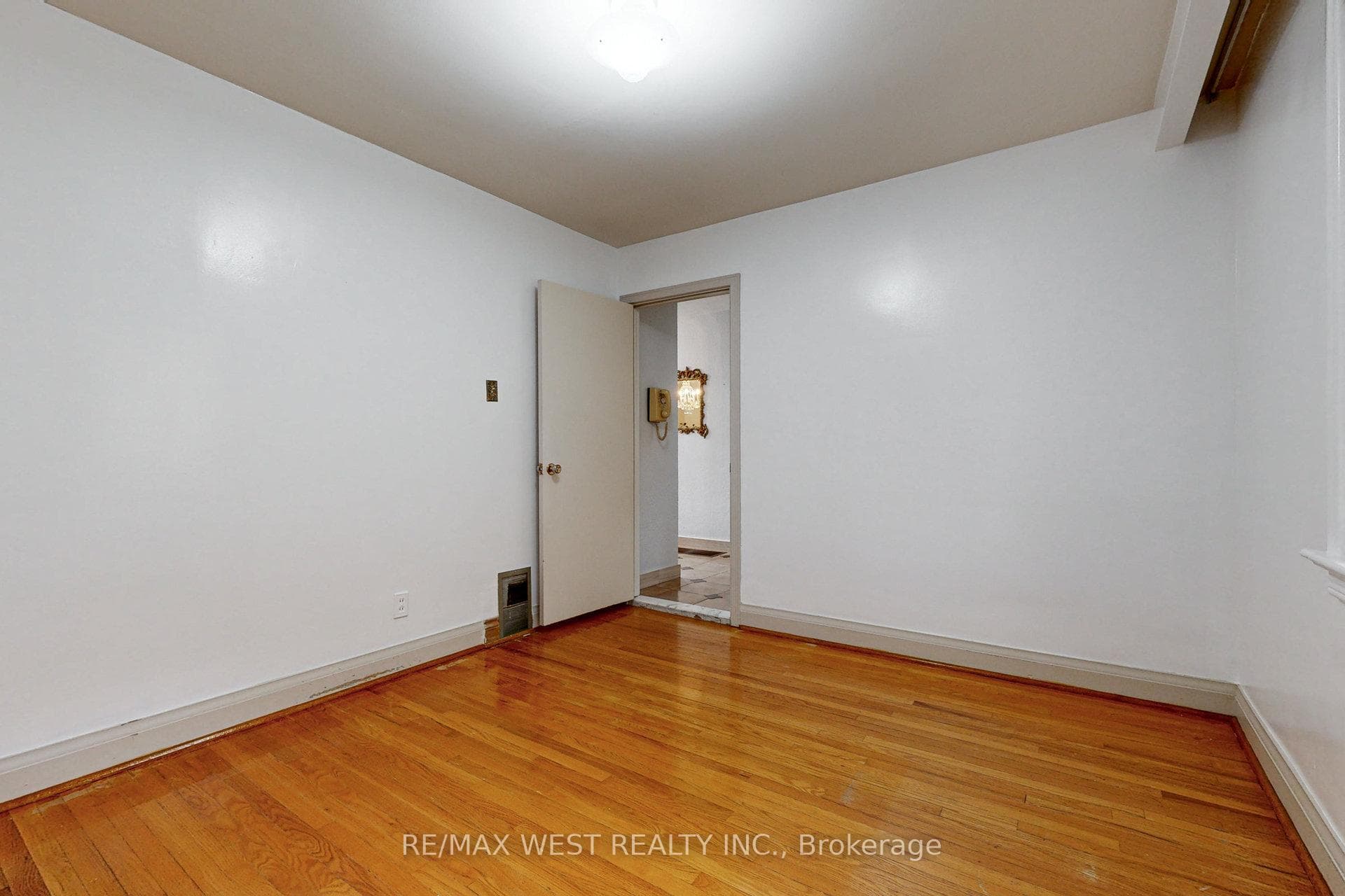 60 Parkchester Road photo 19