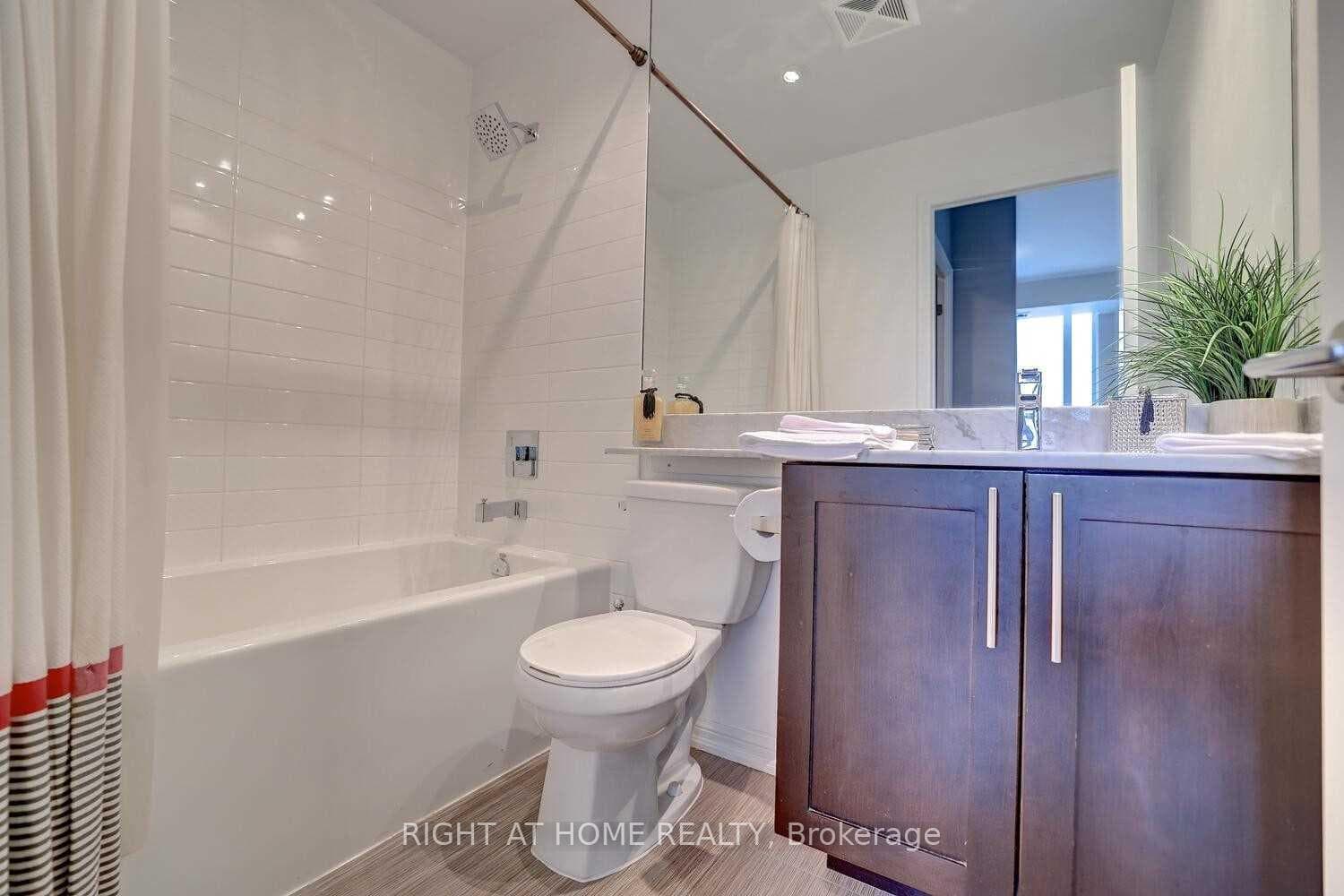 125 Western Battery Road Unit 2715 photo 25