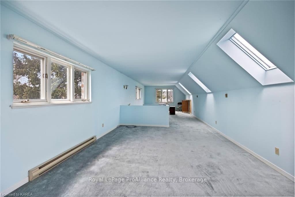 21 CRESCENT Drive photo 23