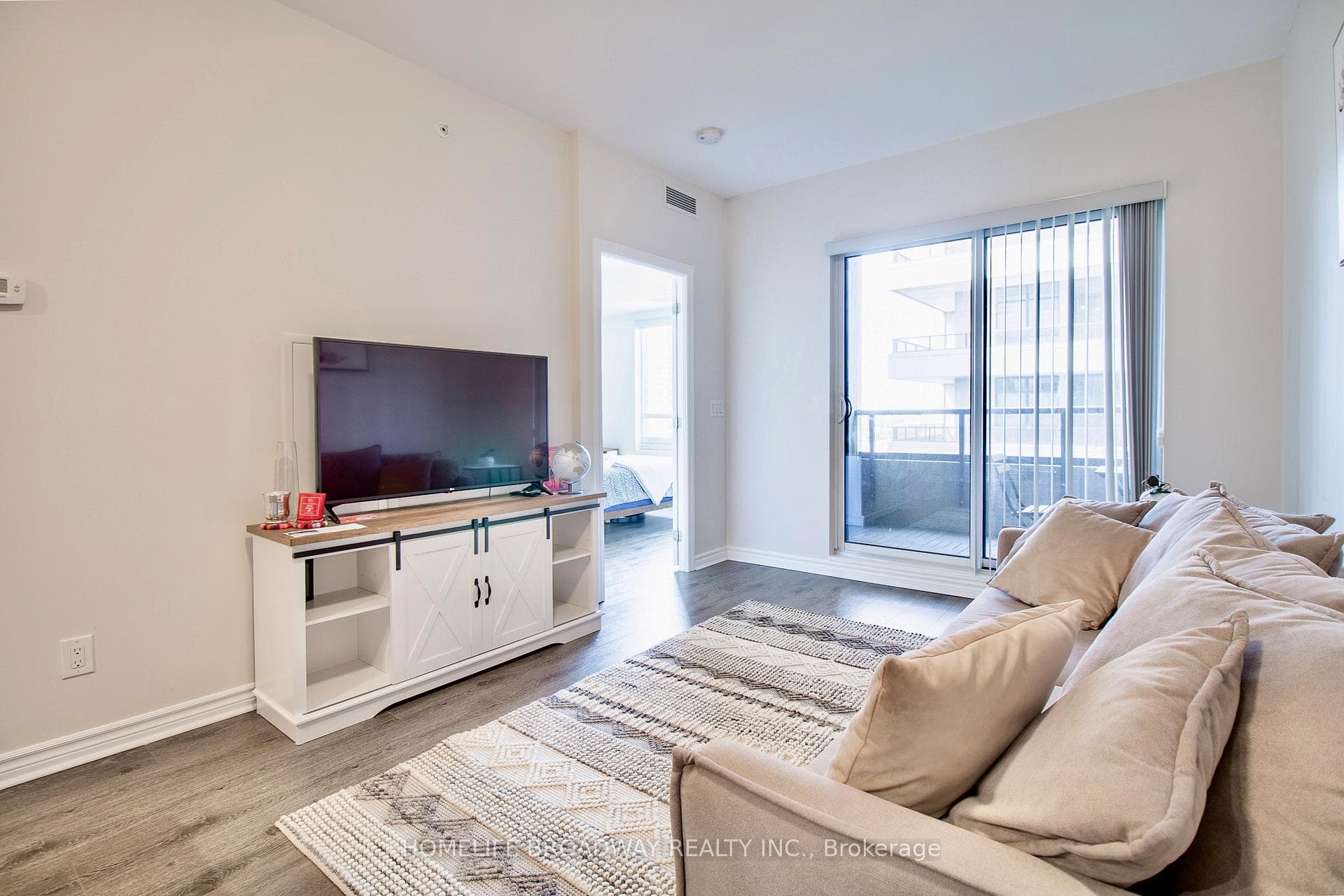 9255 Jane Street Unit 815 photo 10