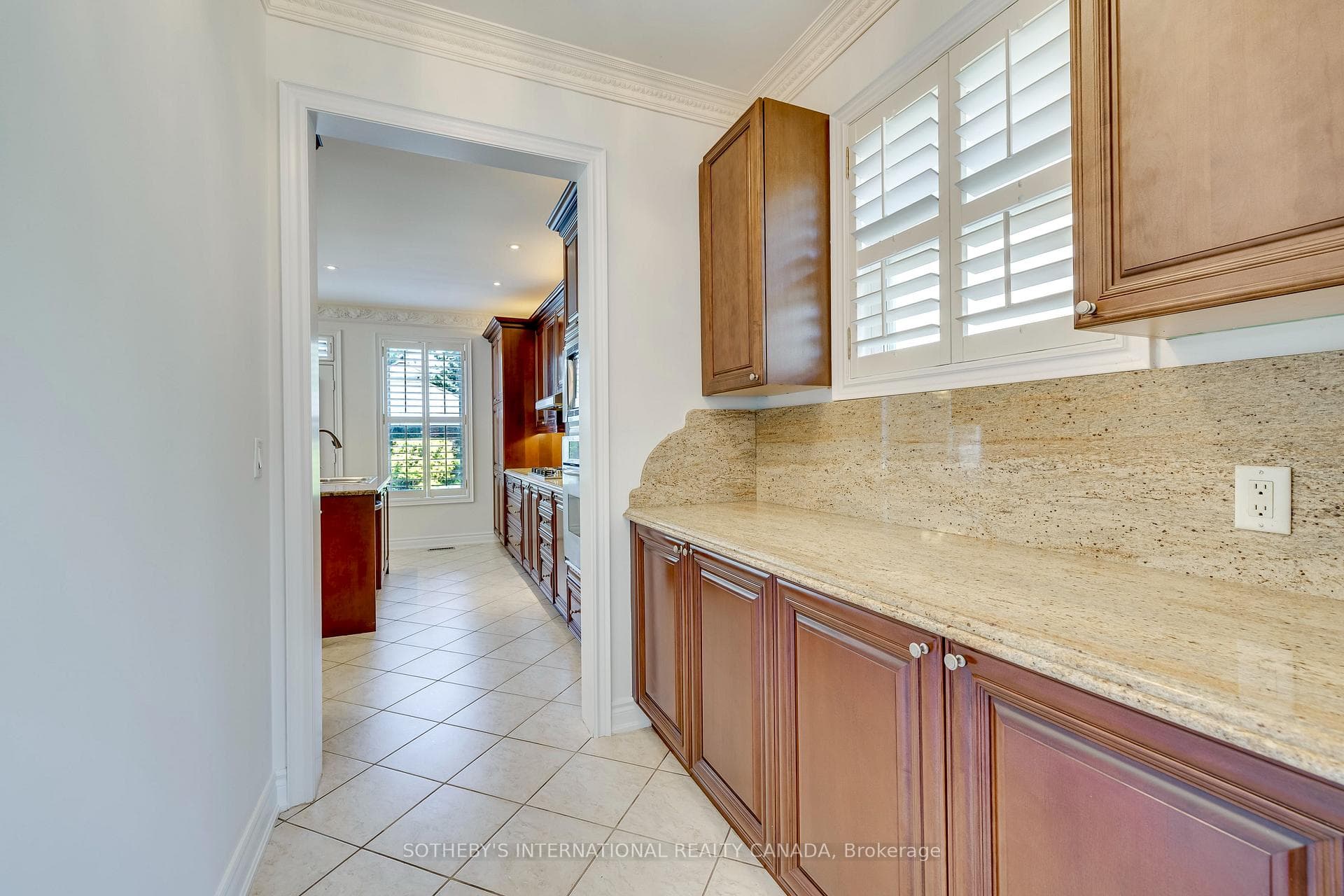 549 Renshaw Court photo 17