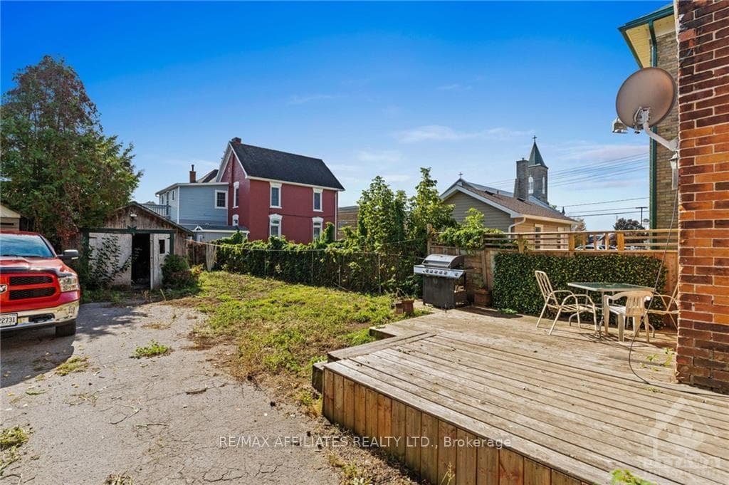 53 RUSSELL Street photo 22