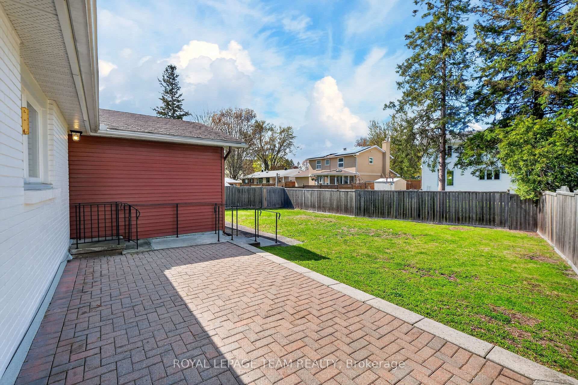 21 Lindhurst Crescent photo 49