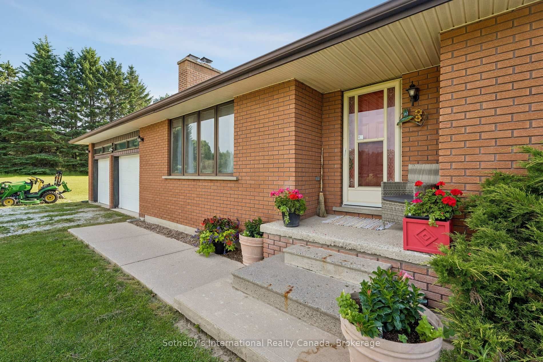 938400 Airport Road photo 11