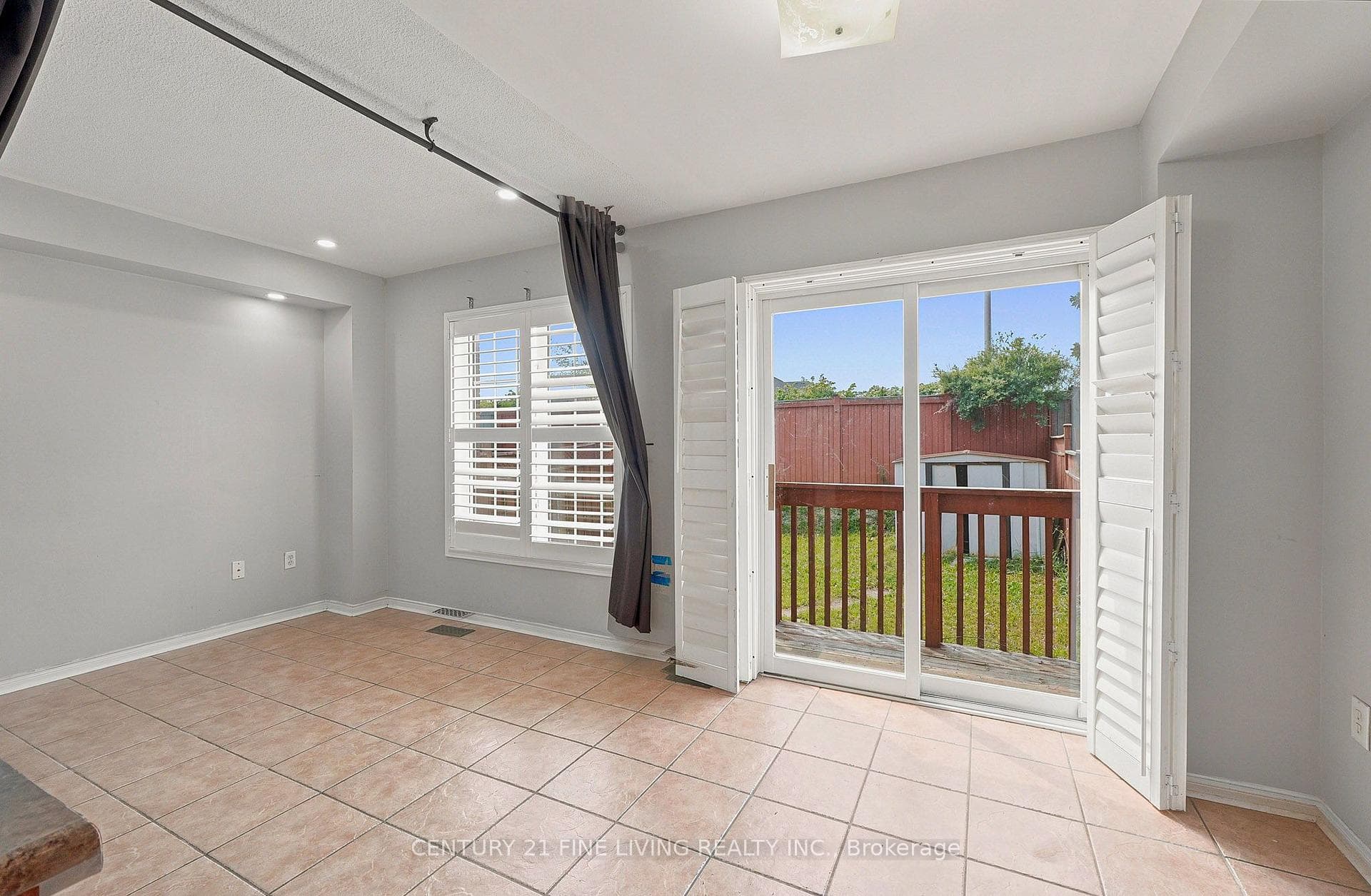 40 Hollowgrove Boulevard photo 10