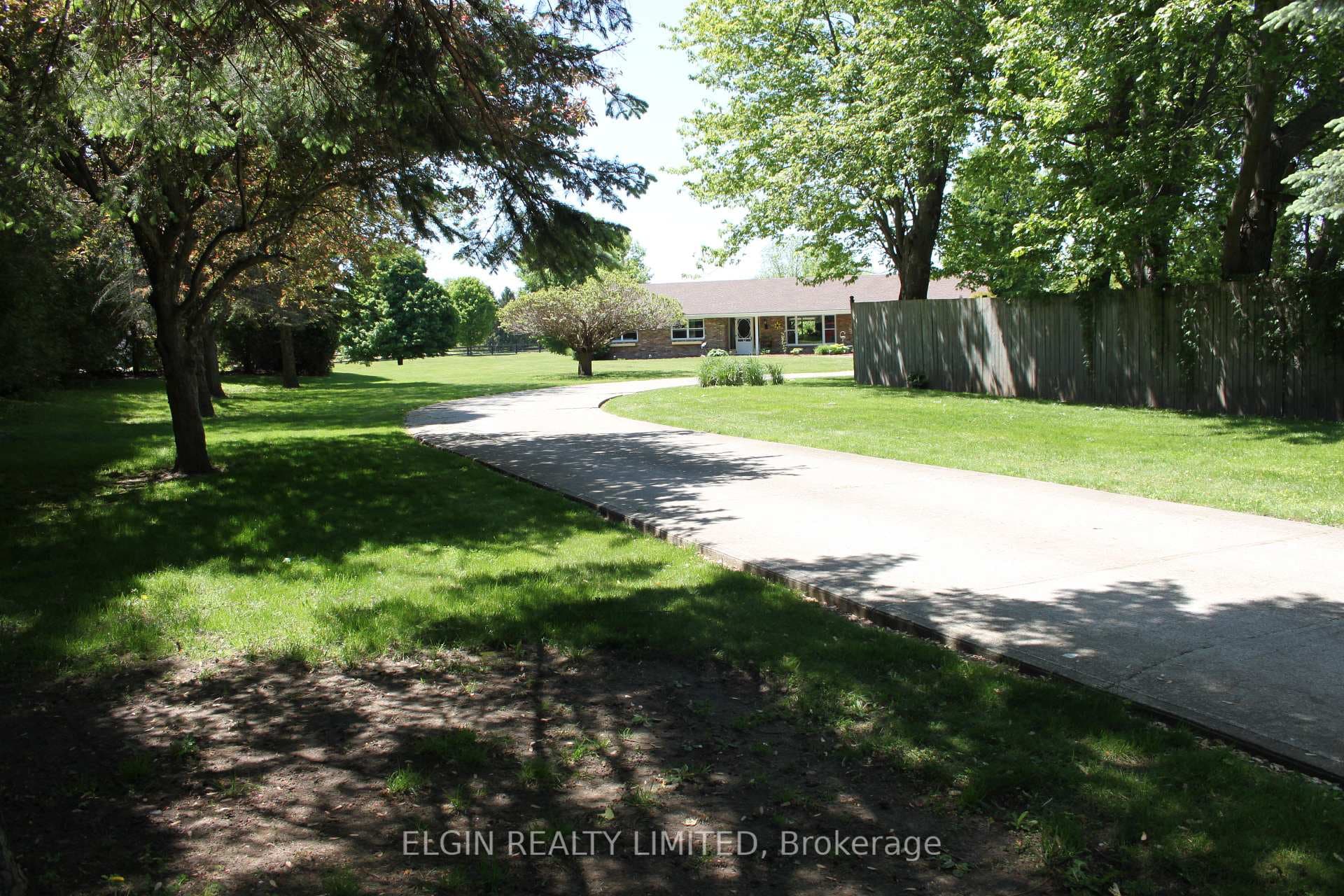 Laneway into property