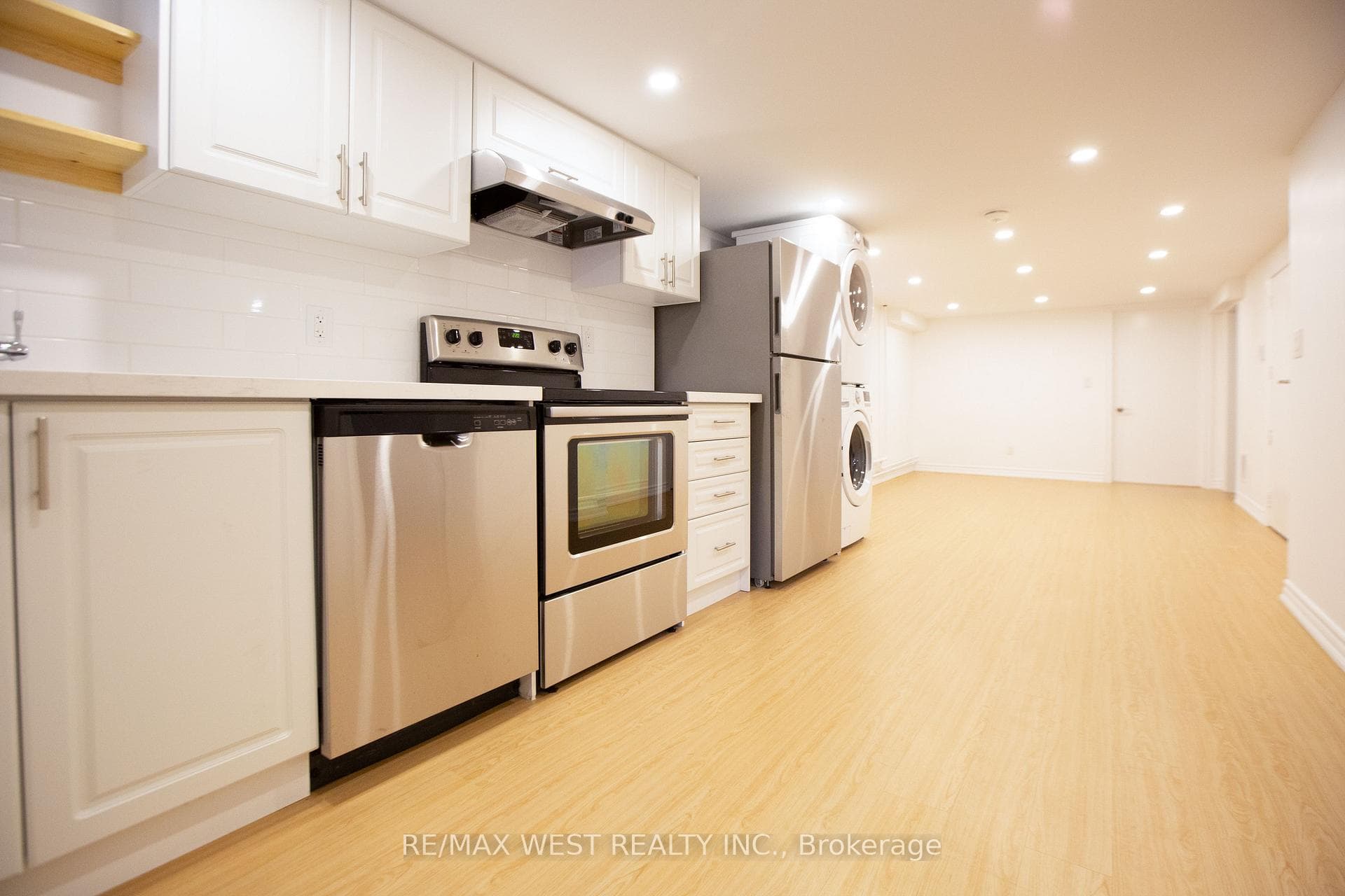 16 Maynard Avenue Unit Lower photo 3