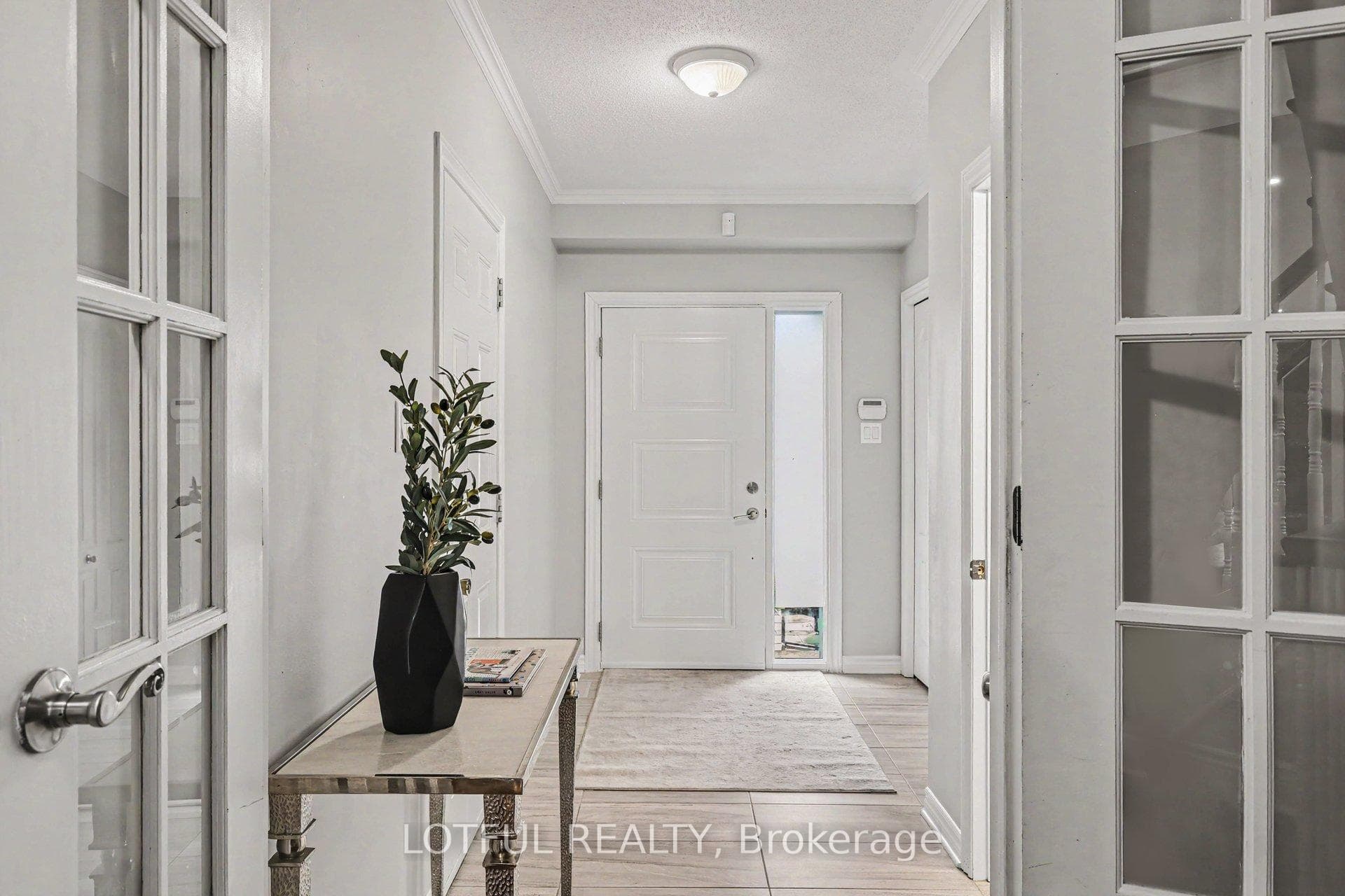 365 Riversedge Crescent photo 6