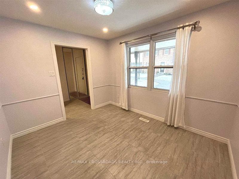 2061 Bridletowne Circle Unit 32 photo 6