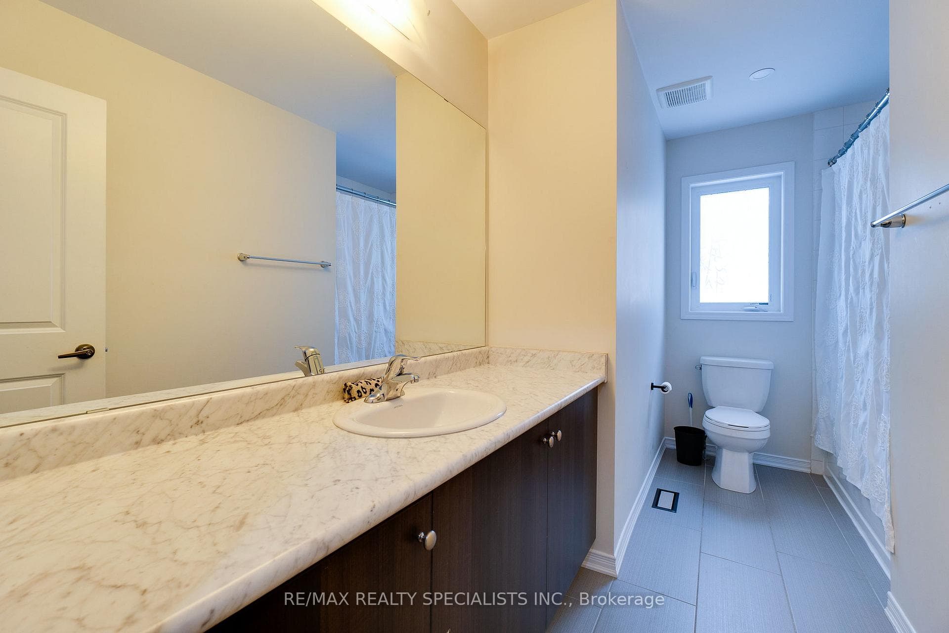 81 Larry Crescent photo 32