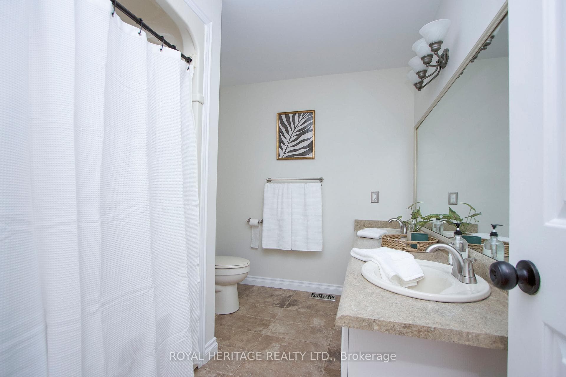 655 Dunn Crescent photo 17