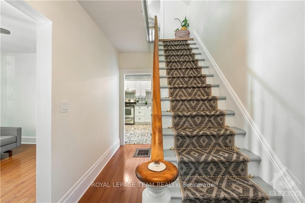 488 CLARENCE Street photo 6