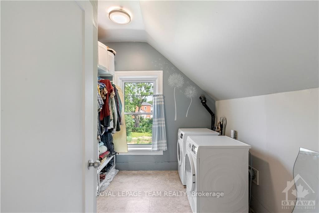 488 CLARENCE Street photo 22