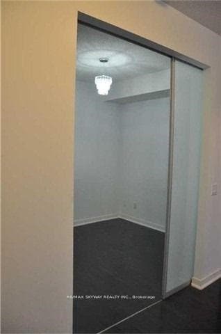 770 Bay Street Unit 1409 photo 8