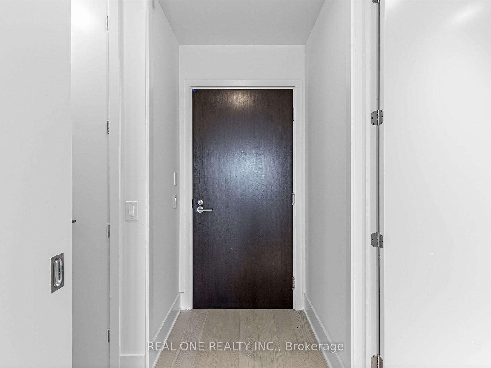 11 Yorkville Avenue Unit 5703 photo 3