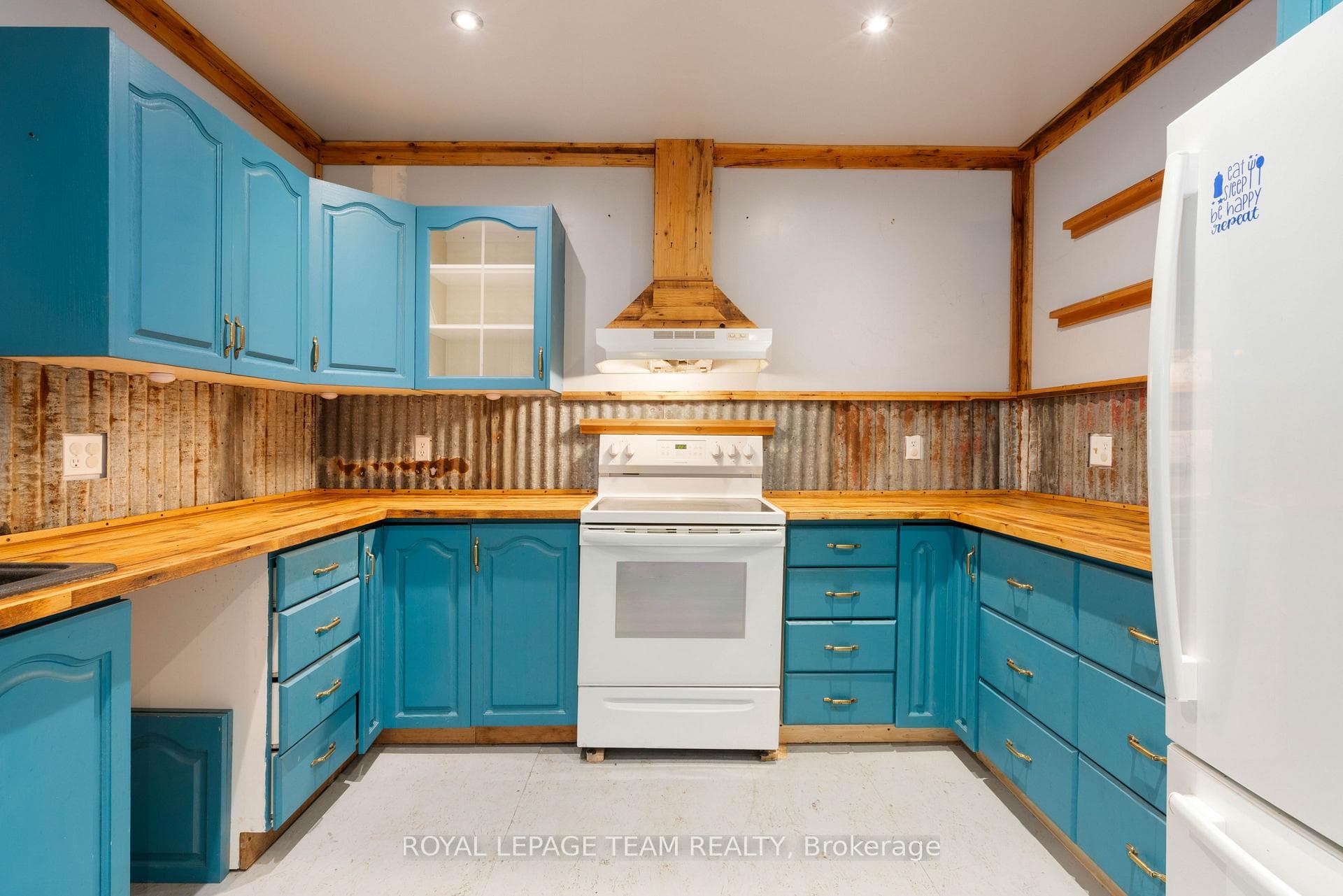 526 Middle Street photo 5