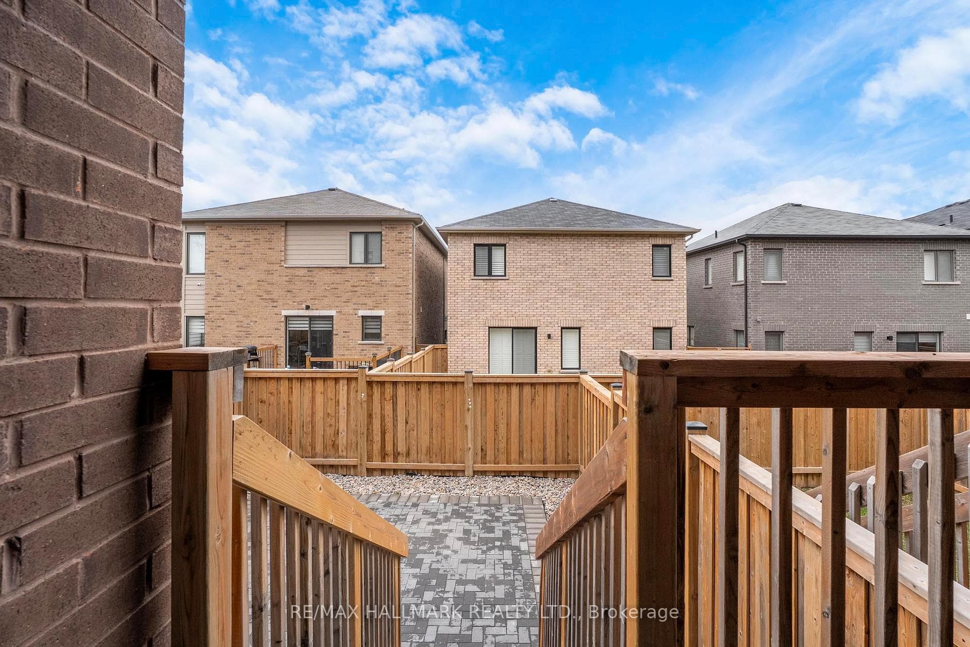 52 Allure Street photo 44
