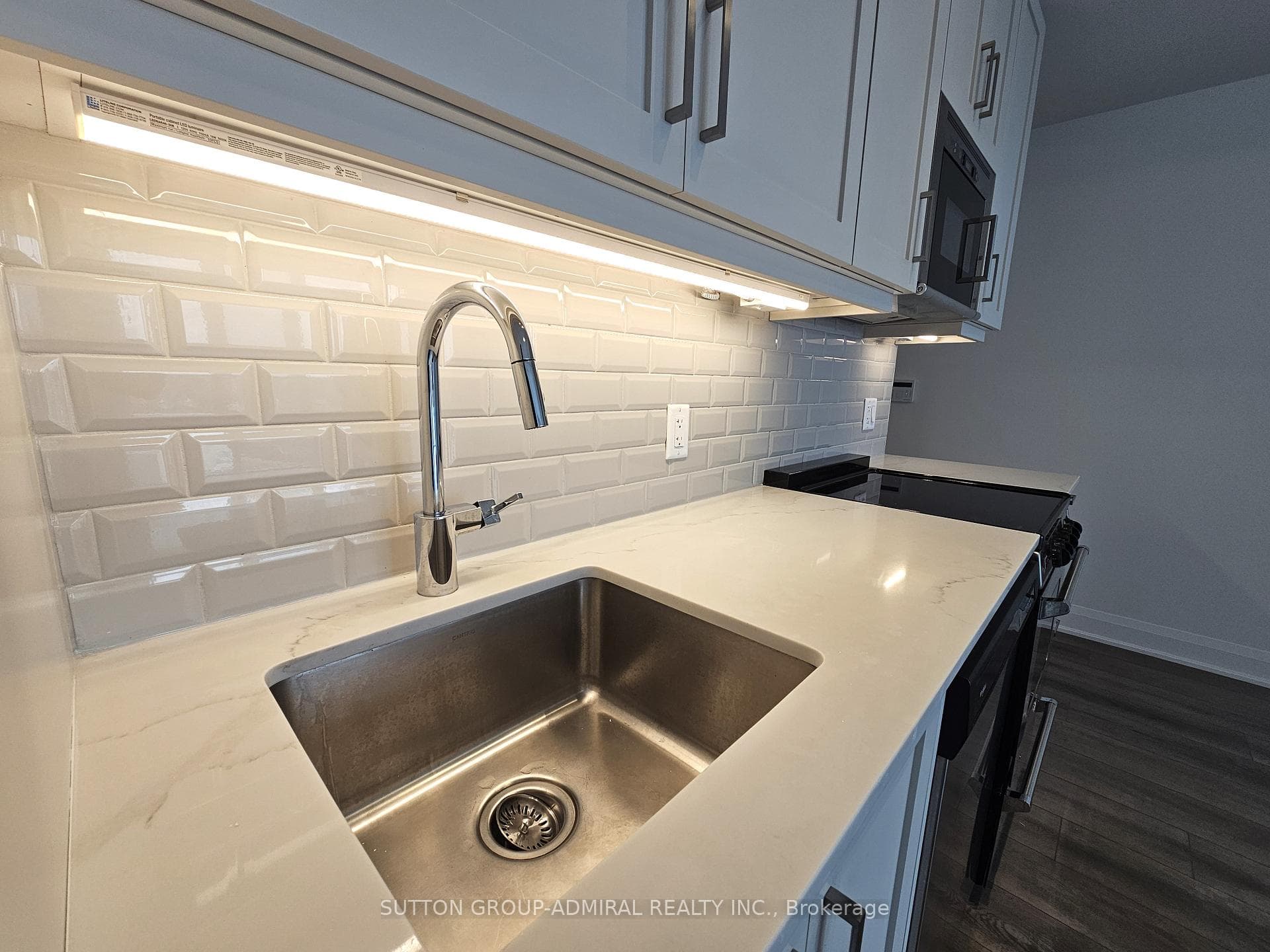 20 Gatineau Drive Unit 1010 photo 9
