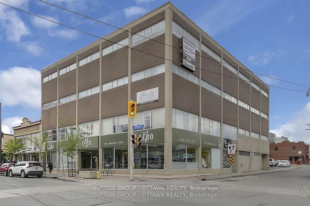 981 Wellington Street Unit 200 photo 1