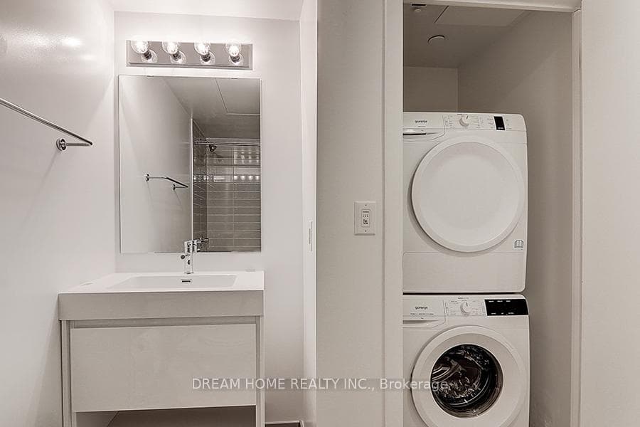 159 Wellesley Street Unit 3304 photo 25